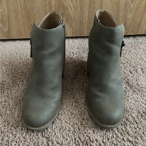 Report Olive Ankle Boots